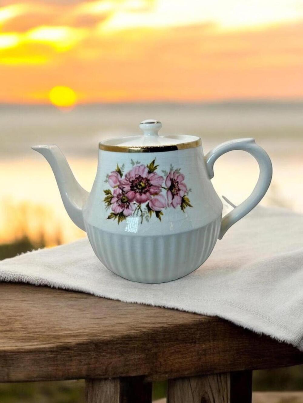 Arthur Wood 5443 Teapot – English Rose Floral, Gold Trim, Ribbed, England VTG